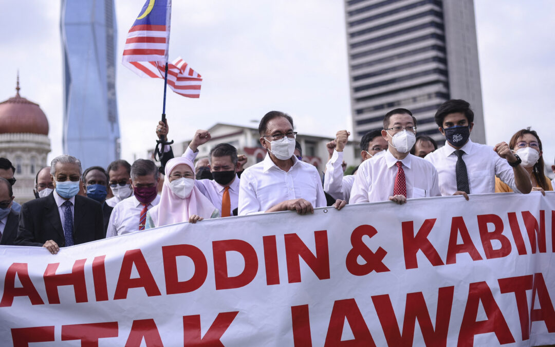 Malaysia deploys riot police as MPs attempt march to parliament | Coronavirus pandemic News | Al Jazeera